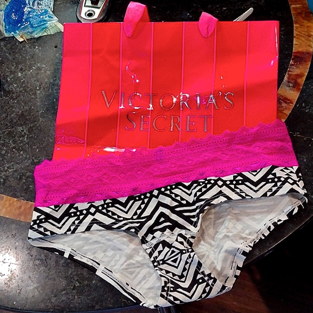 *NWT* Victoria secret low rise hipster panties Aztec print underwear